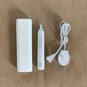 Braun White Electric Toothbrush Set
